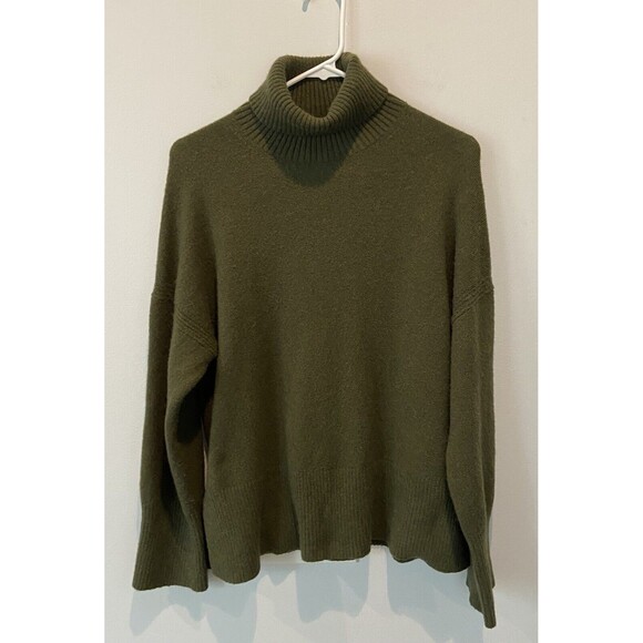 J.CREW Sweaters - J. Crew Turtleneck Sweater Womens Size Medium Green Pullover.